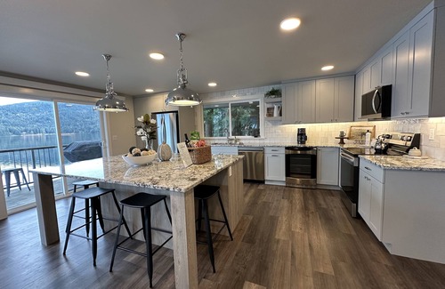 Sudden Valley House | Steps from the Beach: Waterfront Retreat with Pool & Spa
