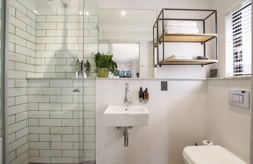 Stellenbosch Central House | Twice Central Guesthouse: Family-Friendly Stay with Pool