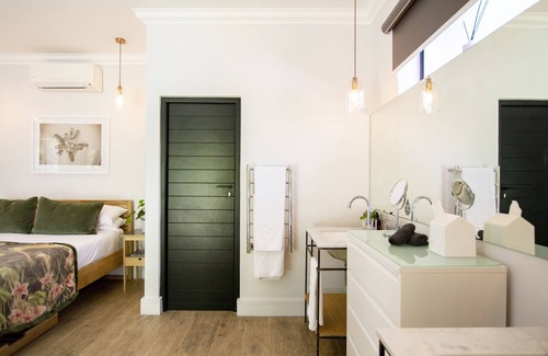Stellenbosch Central House | Twice Central Guesthouse: Family-Friendly Stay with Pool