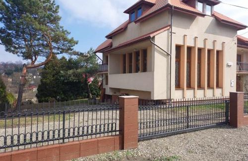 Przemysl Apartment | Family-Friendly Twierdza Przemyśl Lux Apartament - 8.5/10