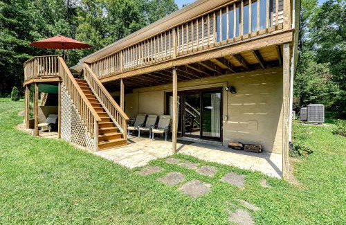 Livingston House | Experience Twilight Cove: Pet & Child Friendly Oasis
