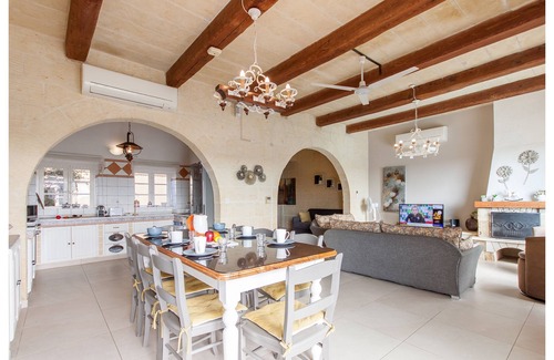 Ta' Għammar House | Twilight Gozitan Farmhouse with Pool and Spa in Gozo