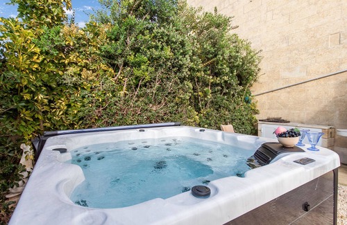 Ta' Għammar House | Twilight Gozitan Farmhouse with Pool and Spa in Gozo