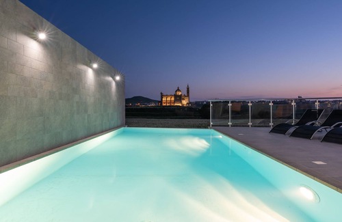 Ta' Għammar Apartment | Twilight Holiday Home: Pet & Child Friendly Oasis