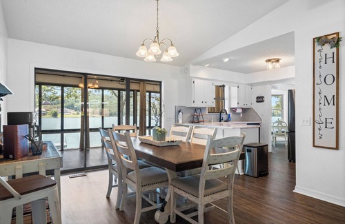 Horseshoe Bend House | Waterfront Twilight Lodge on Diamond Lake - Guest Rated 10/10