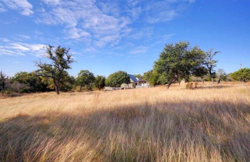 Fredericksburg House | Pet-Friendly Twilight Ranch with Hot Tub & Exceptional Reviews