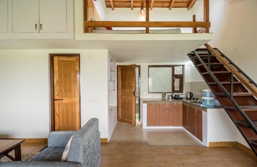 Kasiyalekh Apartment | Cozy Twilight Ridge Studio with Wi-Fi and Hill Views