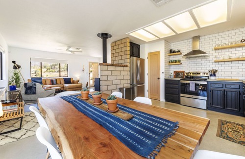 Joshua Tree House | Twilight Terrace: Relax in Style with Family-Friendly Amenities