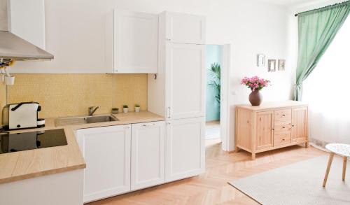 Wahring Apartment | Family-Friendly Twin Apartment with Top Guest Ratings