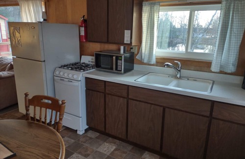 Tomahawk Cabin | Tranquil Twin Bay Resort Cabin #5 with Lake View & Breakfast