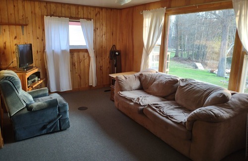 Tomahawk Cabin | Tranquil Twin Bay Resort Cabin #5 with Lake View & Breakfast
