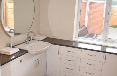 Hedon House | Top-Rated Twin Bays: Family-Friendly & Accessible Stays