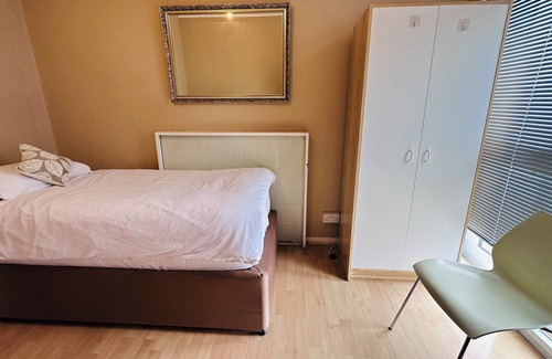 Somers Town Bed & Breakfast | Twin Bedroom in Central London