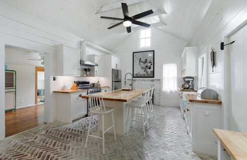 Clinton Corners House | Unforgettable Twin Cedar Pond: Farmhouse with Pool & Hot Tub