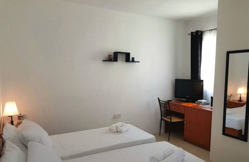 Rabat House | Twin/Double room with private Bathroom, close to Mdina