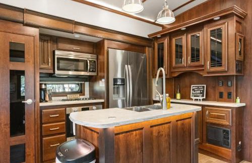 Boerne Other | Unforgettable Twin Falls RV Glamping Experience at Pinnacle