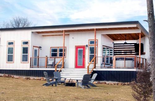 Okmulgee House | Top-Rated Twin Lakes Tiny Homes with Hot Tub Retreat