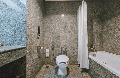Pak Nakhon Hotel | Discover Twin Lotus Hotel: 4-Star Comfort with Spa & Pool