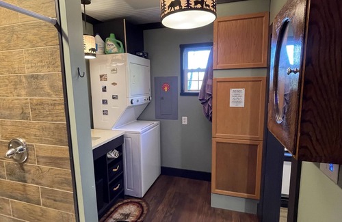 Altamont Cabin | Discover Twin Oaks at Linville: Pet-Friendly & Remodeled Retreat