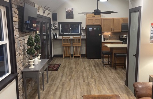Altamont Cabin | Discover Twin Oaks at Linville: Pet-Friendly & Remodeled Retreat