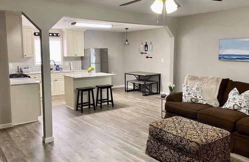 Lake Charles House | Inviting Retreat in Lake Charles: Pet-Friendly & Family Amenities