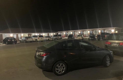Orono Hotel | Comfortable Stay at Twin Oaks Motel with Kitchen Amenities
