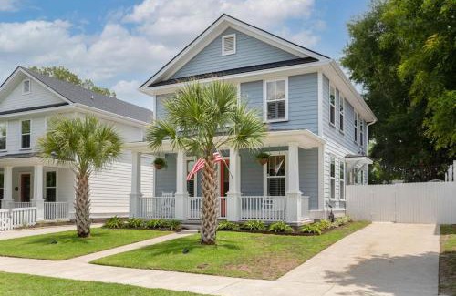 Mount Pleasant House | Pet-Friendly Twin Palms Beach: 5 Min to Downtown Fun