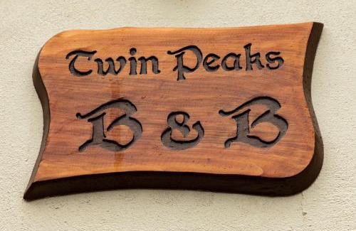 Doolin House | Discover Twin Peaks B&B - 4-Star Stay with Dining Options