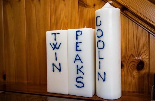 Doolin House | Discover Twin Peaks B&B - 4-Star Stay with Dining Options
