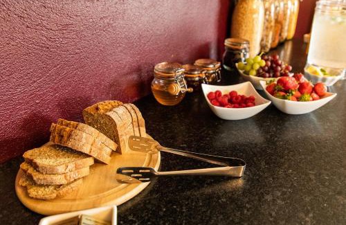 Doolin House | Discover Twin Peaks B&B - 4-Star Stay with Dining Options