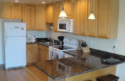 Upper Market Apartment | Elegant Twin Peaks Apartment with Great Views & Amenities