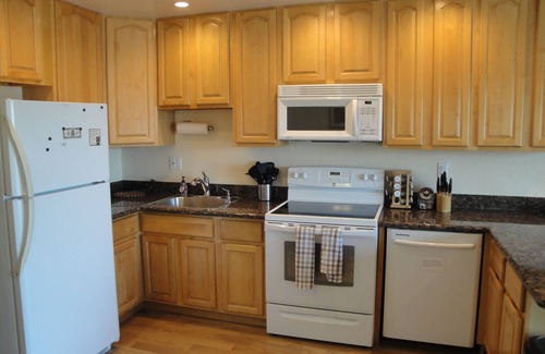 Upper Market Apartment | Elegant Twin Peaks Apartment with Great Views & Amenities