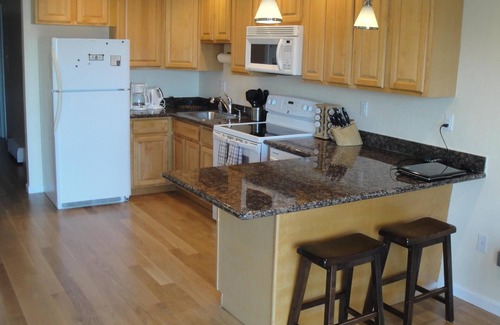 Upper Market Apartment | Elegant Twin Peaks Apartment with Great Views & Amenities