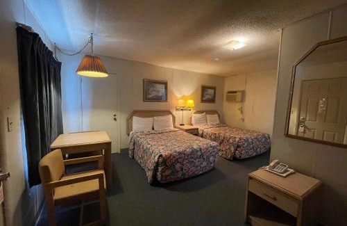 Tipton Hotel | Budget-Friendly Stay at Twin Pine Motel - Family Friendly