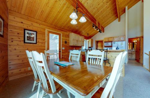 Estes Park House | Relax at Twin Pines Cabin - 4-Star Family Retreat Rated 9.5