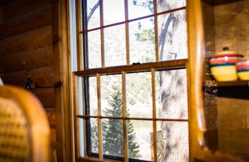 Pine Mountain Club Cabin | Experience Twin Pines Getaway: Log Cabin with Scenic Views