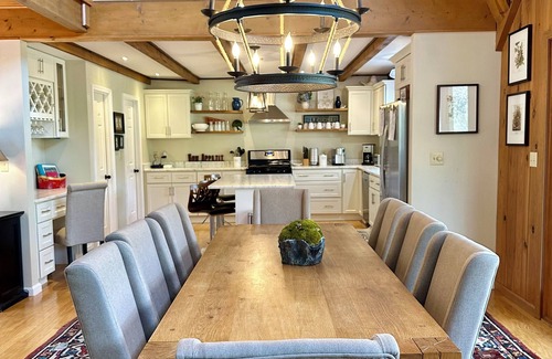 Lake Sequoyah House | Experience Twin Ponds: Family-Friendly Retreat Near Waterfalls