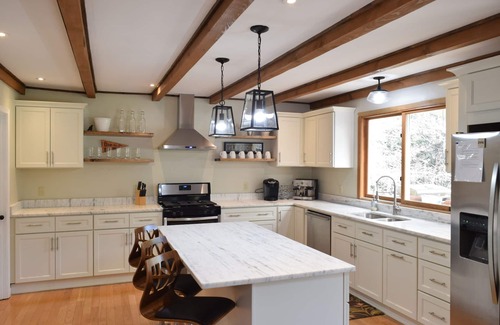 Lake Sequoyah House | Experience Twin Ponds: Family-Friendly Retreat Near Waterfalls
