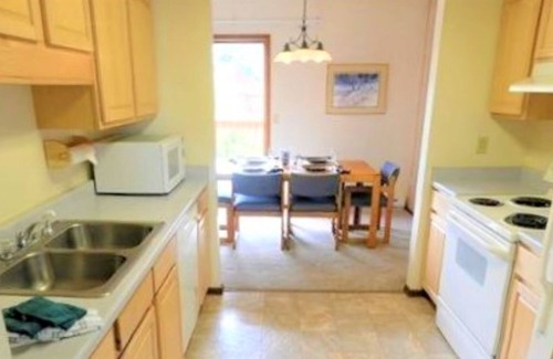 Fraser Condo | Explore Twin Rivers Condominiums with Spa and Hot Tub