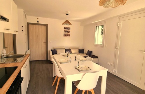 Aix-les-Bains Hotel | Twin room-Comfort-Ensuite with Shower-Chambre Lits Jumeaux RDC