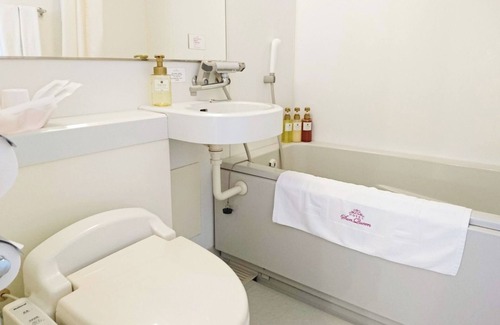 Asato Hotel | Comfortable Twin Room in Naha with Kitchen & Breakfast