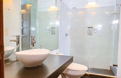 Barrio Centro Hotel | Relax in a Twin Room with Terrace & Pool at Colonial House