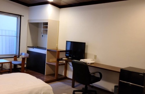 Nishiwaki Hotel | Cozy Twin Room in Nishiwaki Hyōgo with Family-Friendly Amenities