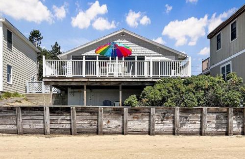 Wells Beach House | Beachfront Twin Sails: Unforgettable Sunset Views Await