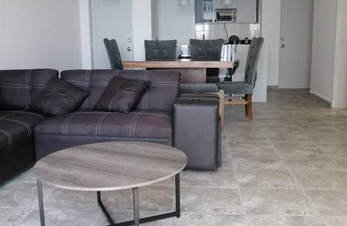 Club Deportivo Apartment | Comfortable Twin Towers Double Apartment with Pool Access