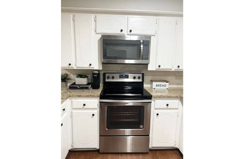 North Arlington House | Prime Location: Twin Trees Just Minutes from Cowboys Stadium