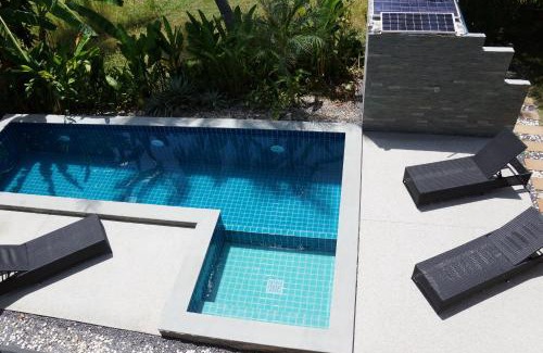Wok Tum Apartment | Relax at Twin Villas Apartment with Pool and Ocean View