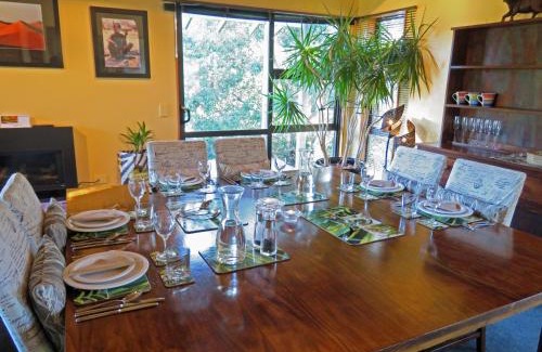 Collingwood Bed & Breakfast | Relax at Twin Waters Lodge: 5-Star Oceanfront Retreat