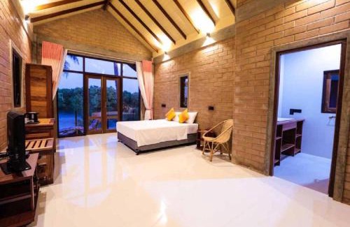 Arachchikattuwa Ski Chalet | Discover Twin Waters Resort: Oceanfront Bliss Awaits