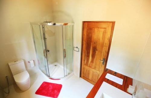 Arachchikattuwa Ski Chalet | Discover Twin Waters Resort: Oceanfront Bliss Awaits